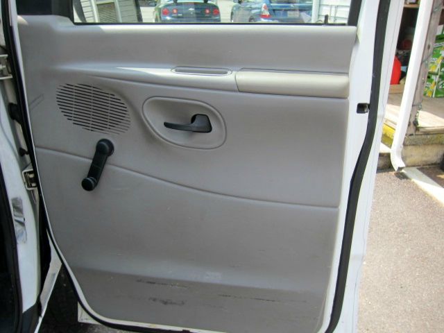1999 Ford Econoline 2.5 S Model