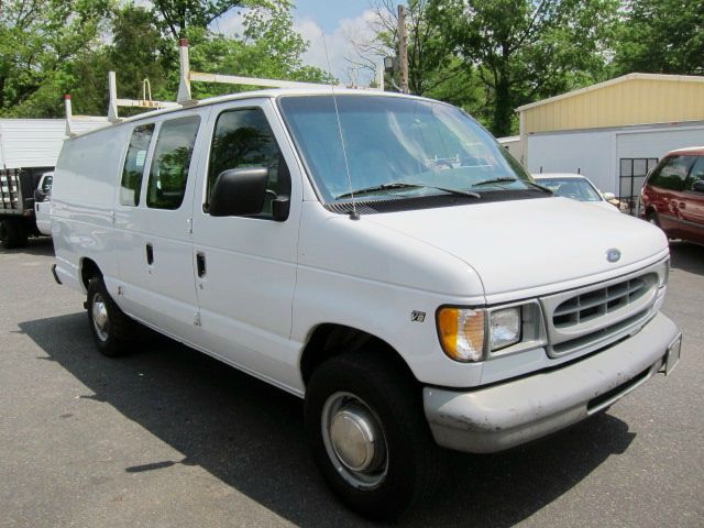 1999 Ford Econoline 2.5 S Model