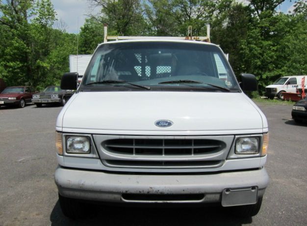 1999 Ford Econoline 2.5 S Model