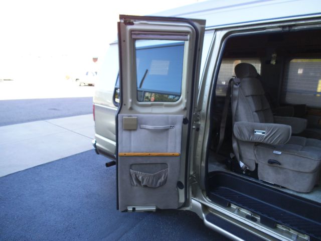 1999 Ford Econoline 328 Ci