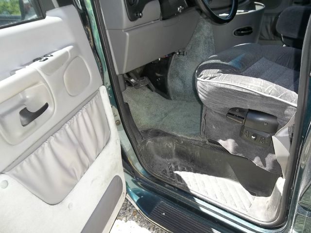 1999 Ford Econoline 328 Ci