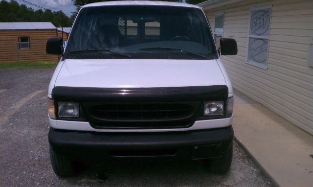 2000 Ford Econoline 2.5 S Model