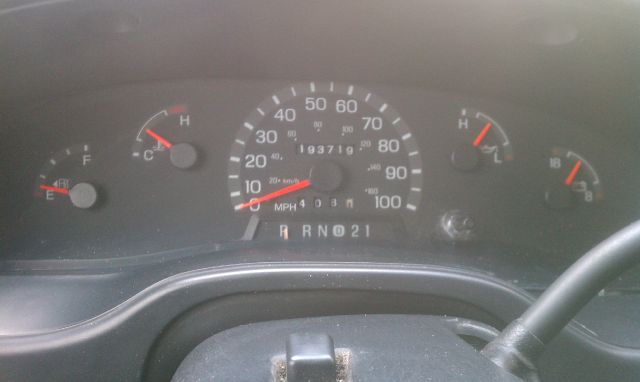 2000 Ford Econoline 2.5 S Model