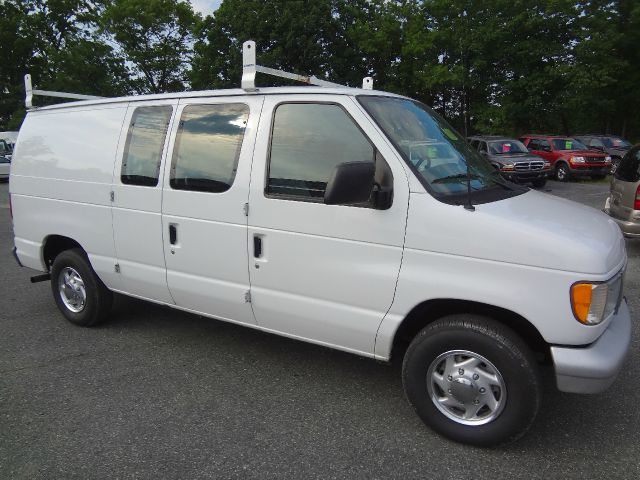 2000 Ford Econoline S 2-door Hatchback