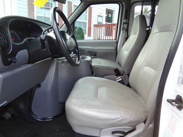 2000 Ford Econoline S 2-door Hatchback
