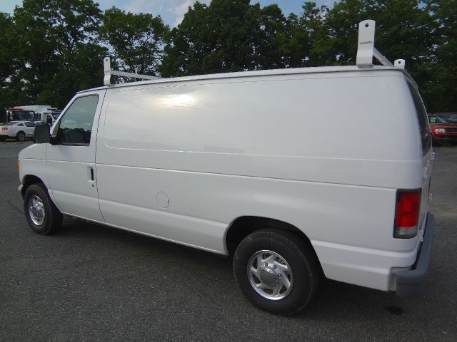 2000 Ford Econoline S 2-door Hatchback
