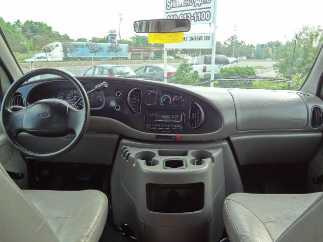 2000 Ford Econoline S 2-door Hatchback