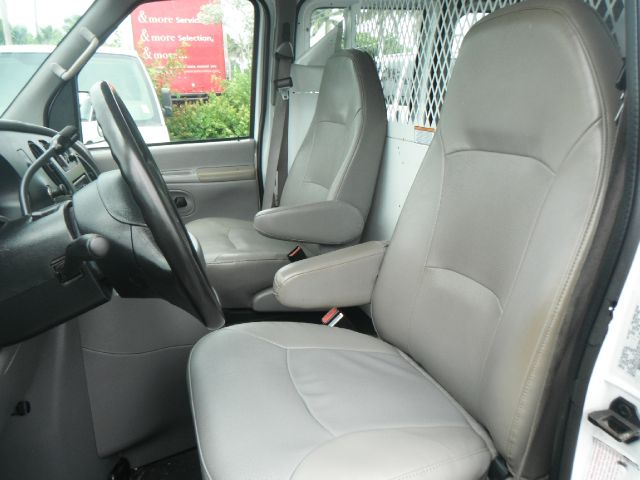 2001 Ford Econoline 2.5 S Model