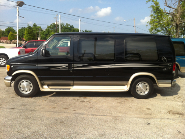 2001 Ford Econoline 328 Ci