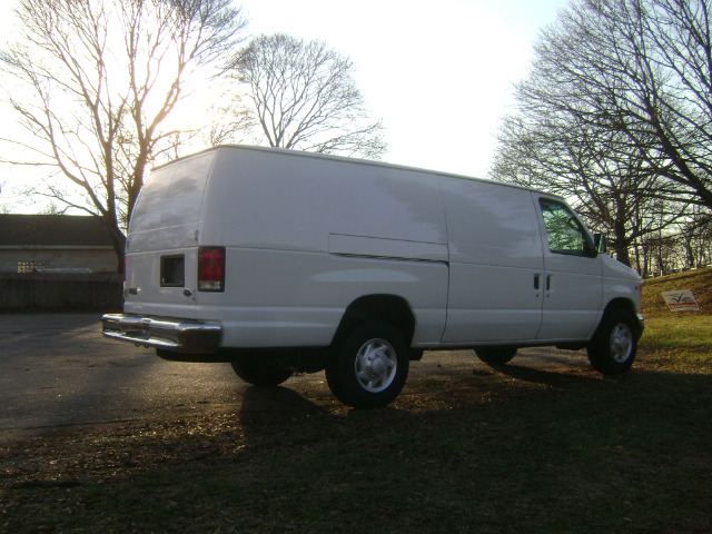 2001 Ford Econoline 2.5 S Model