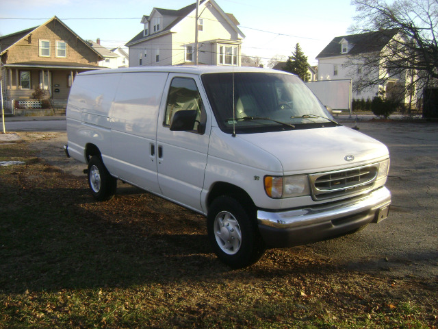 2001 Ford Econoline 2.5 S Model