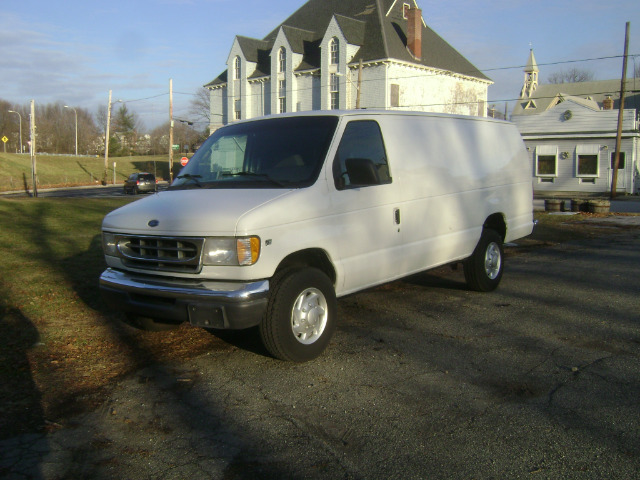 2001 Ford Econoline 2.5 S Model