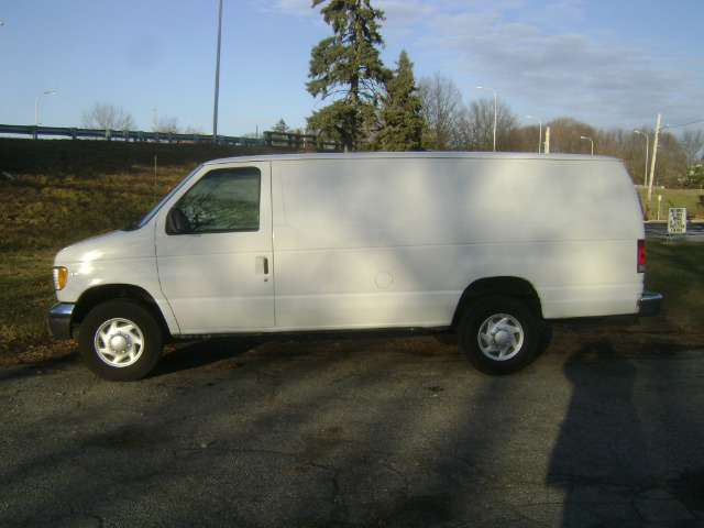 2001 Ford Econoline 2.5 S Model
