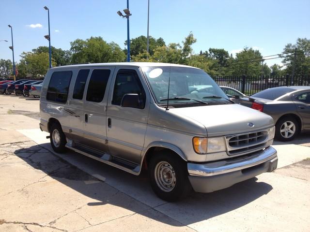 2001 Ford Econoline Base