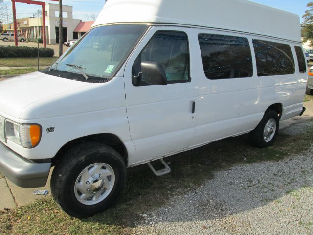 2002 Ford Econoline 2.5 S Model