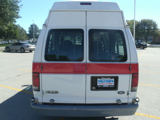 2002 Ford Econoline 2.5 S Model