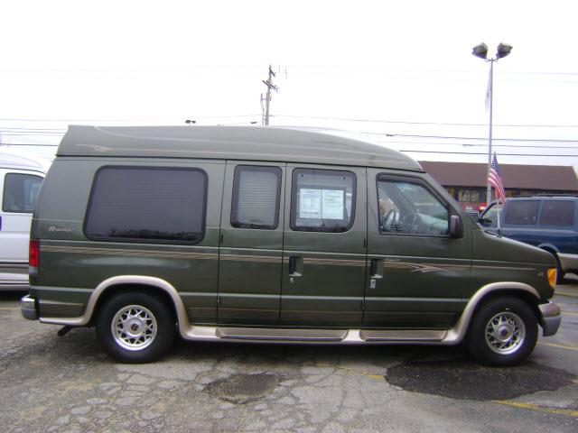 2002 Ford Econoline 4dr Sdn I4