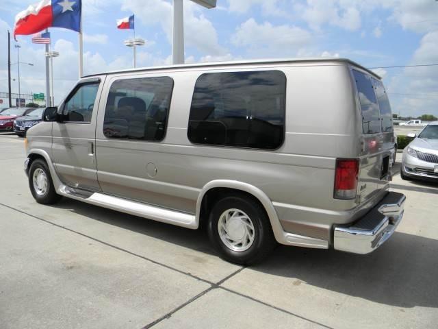2002 Ford Econoline SE Truck
