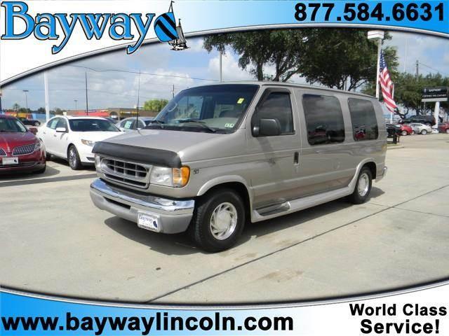 2002 Ford Econoline SE Truck