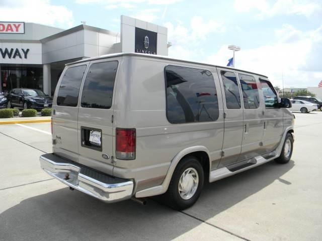 2002 Ford Econoline SE Truck