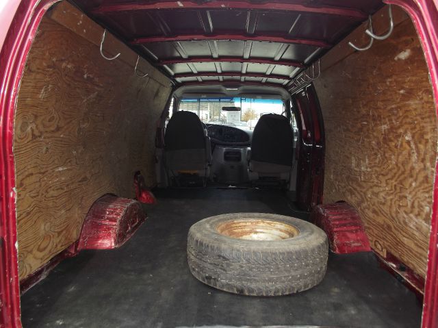 2002 Ford Econoline 2.5 S Model