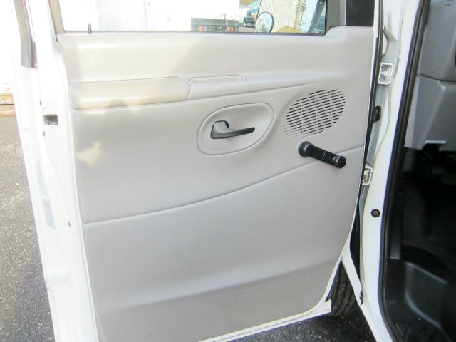 2002 Ford Econoline 2.5 S Model