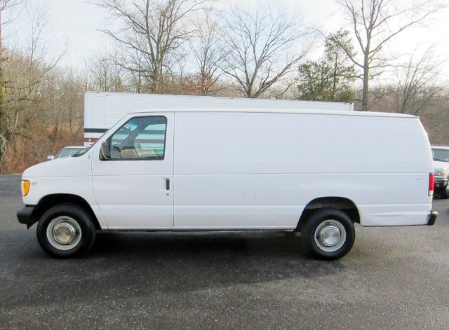 2002 Ford Econoline 2.5 S Model