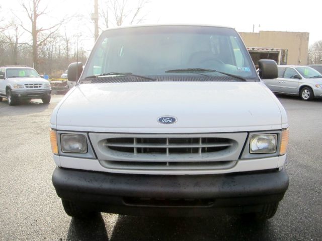 2002 Ford Econoline 2.5 S Model