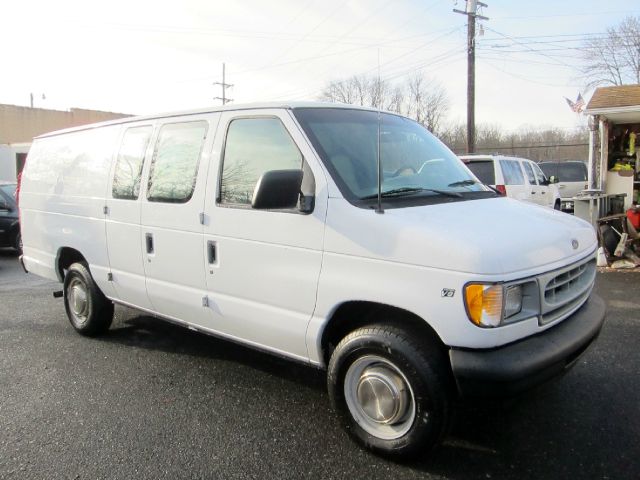 2002 Ford Econoline 2.5 S Model