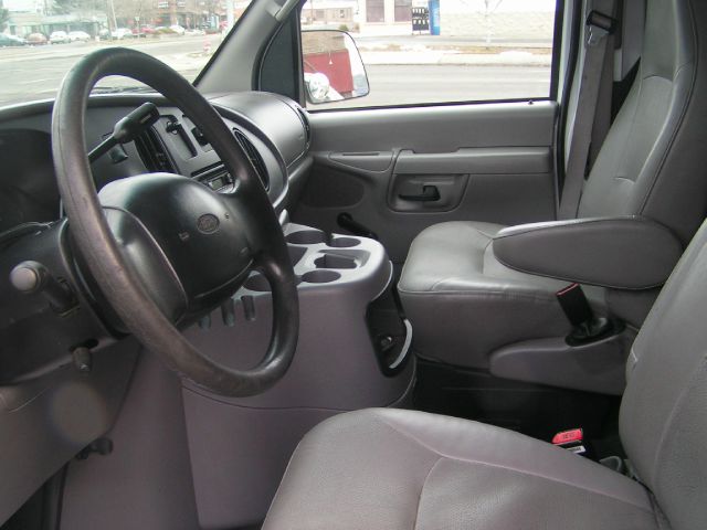 2002 Ford Econoline 328 Ci