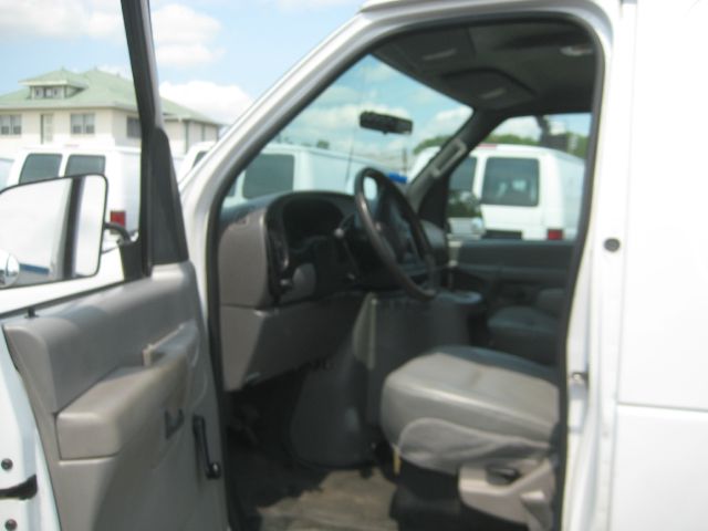 2002 Ford Econoline 2.5 S Model