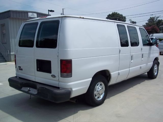 2003 Ford Econoline SE Truck