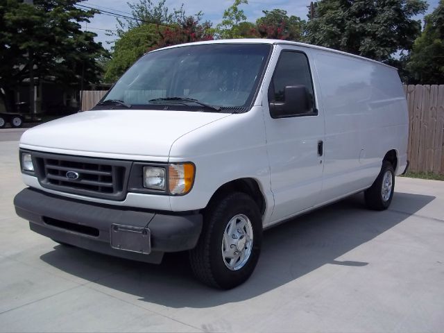 2003 Ford Econoline SE Truck