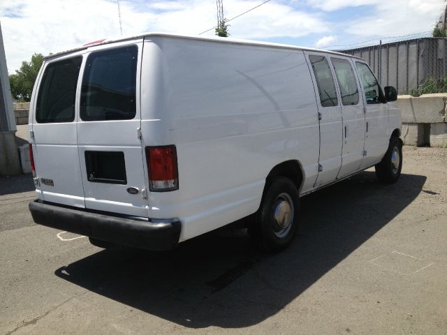 2003 Ford Econoline 2.5 S Model