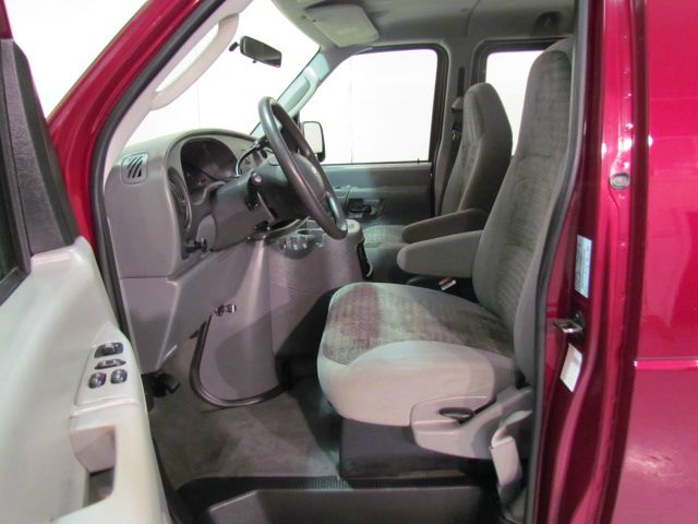 2003 Ford Econoline SE Truck