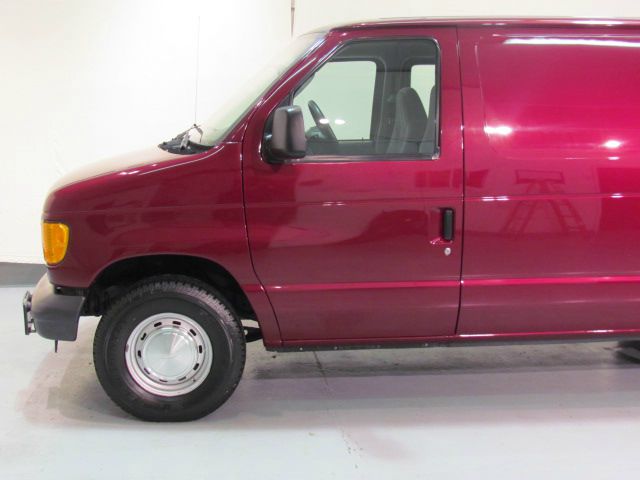2003 Ford Econoline SE Truck