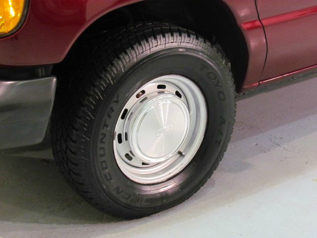 2003 Ford Econoline SE Truck