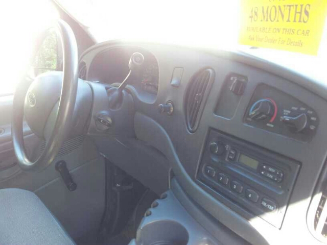 2003 Ford Econoline 2.5i Wagon