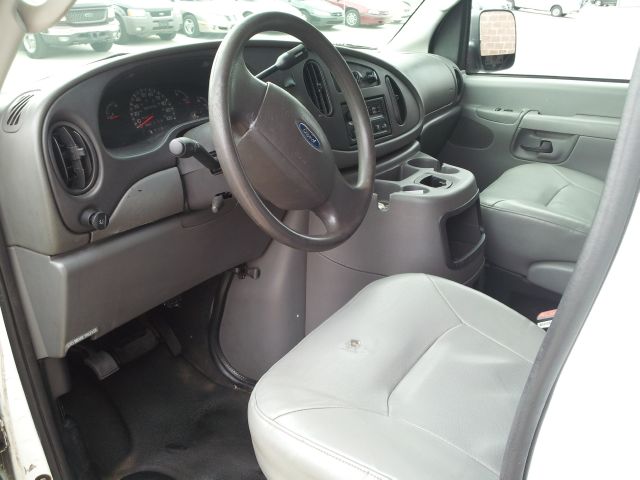 2003 Ford Econoline SE Truck