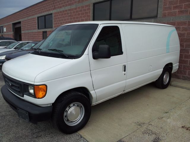 2003 Ford Econoline SE Truck