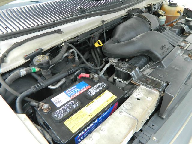 2003 Ford Econoline SE Truck