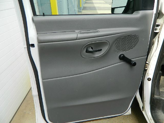 2003 Ford Econoline SE Truck