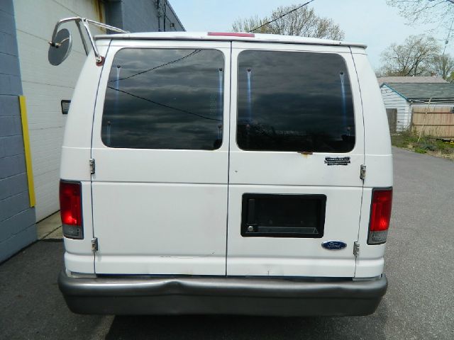 2003 Ford Econoline SE Truck