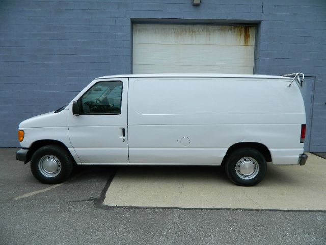 2003 Ford Econoline SE Truck