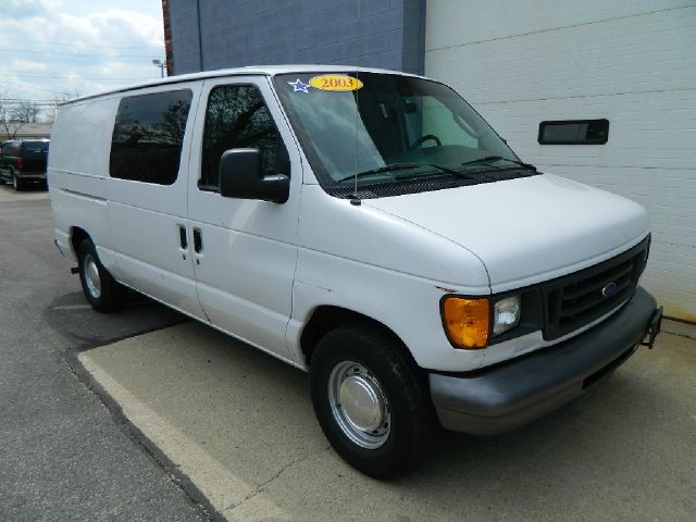 2003 Ford Econoline SE Truck