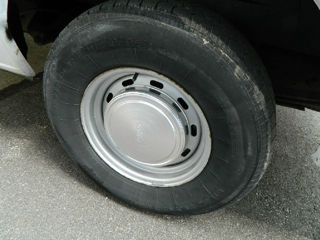 2003 Ford Econoline SE Truck