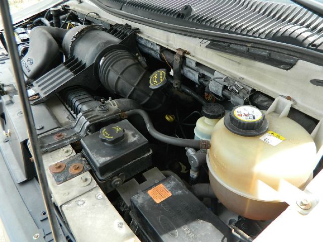 2003 Ford Econoline SE Truck
