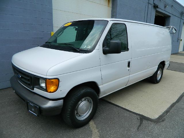 2003 Ford Econoline SE Truck