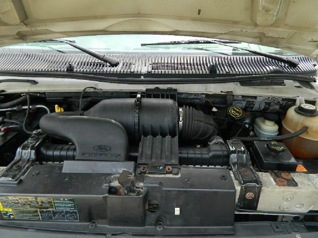 2003 Ford Econoline SE Truck