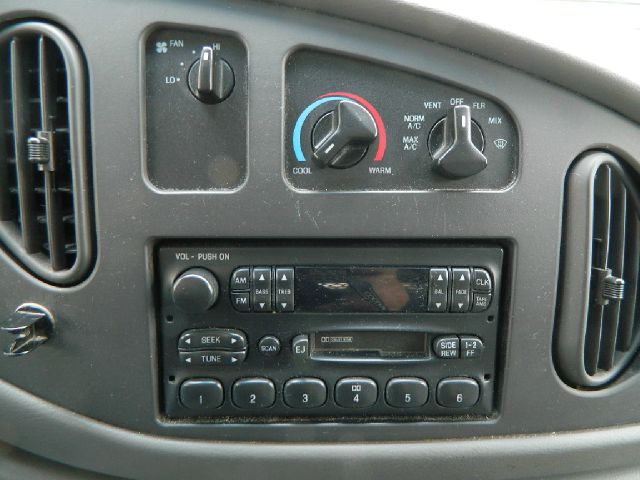 2003 Ford Econoline SE Truck